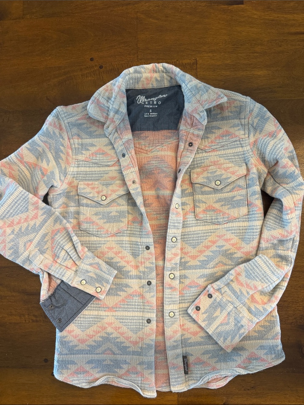 Wrangler men’s retro Pastel Aztec Lightweight Button-Up